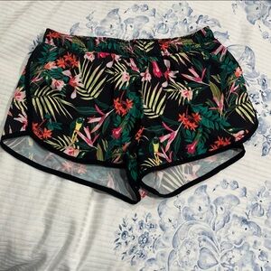 Old Navy women’s floral Print Black active Shorts